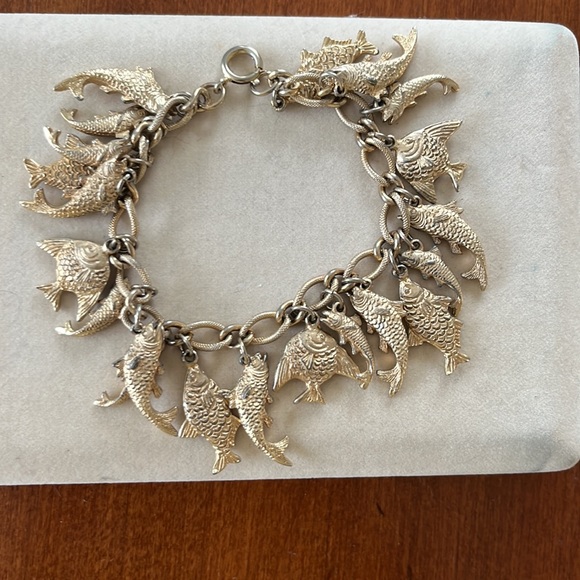 Costume gold bracelet - Picture 2 of 2